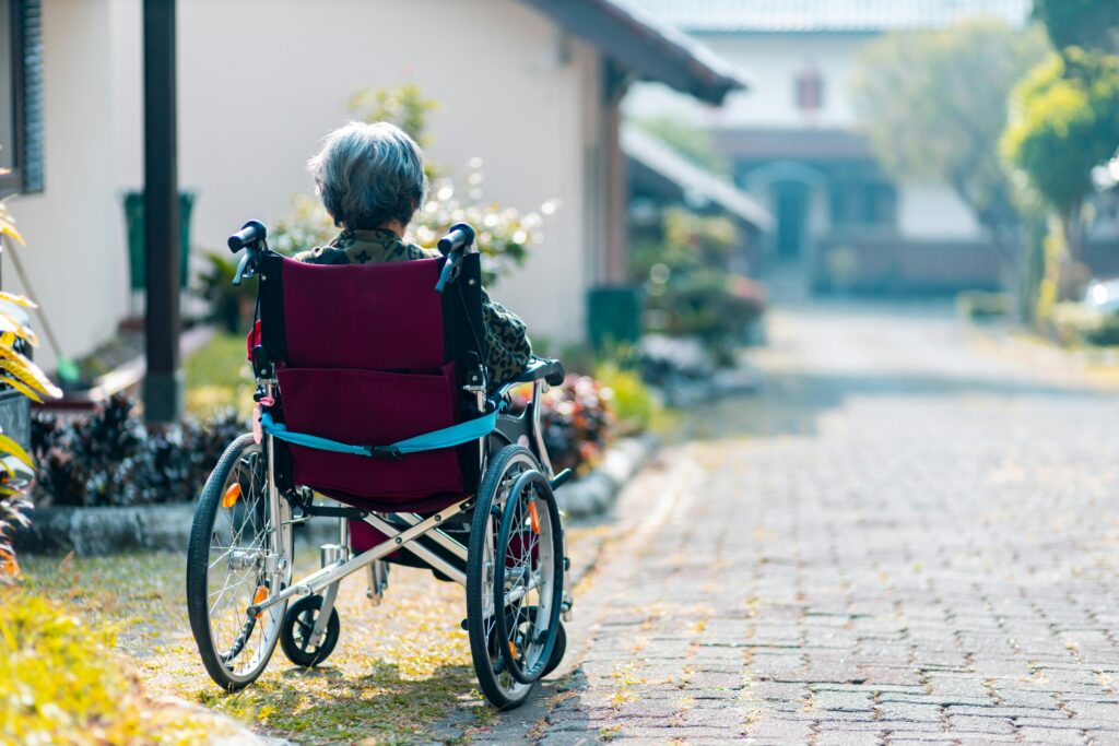 Fauteuil roulant illustrant l'accessibilité des bâtiments