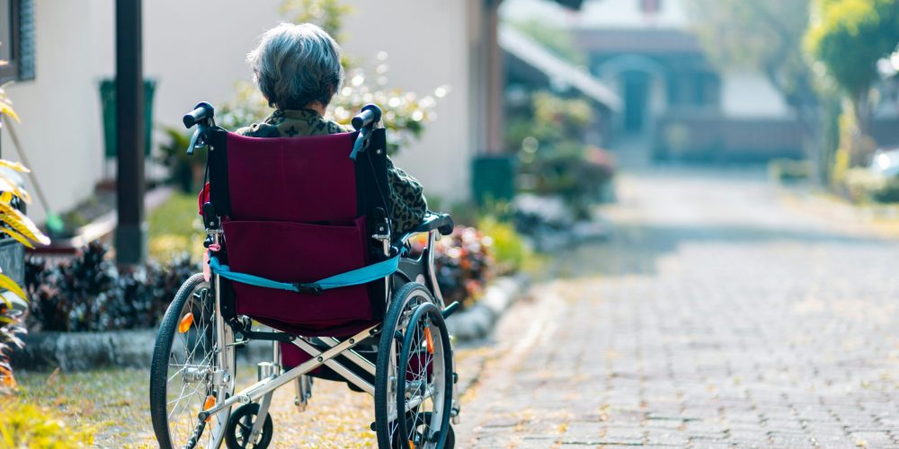 Fauteuil roulant illustrant l'accessibilité des bâtiments