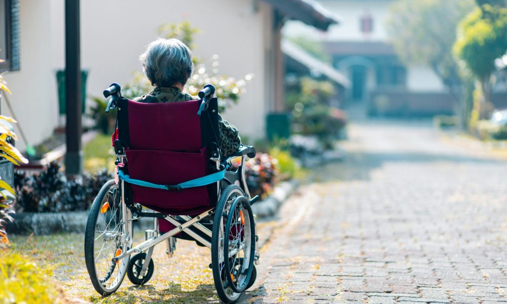 Fauteuil roulant illustrant l'accessibilité des bâtiments