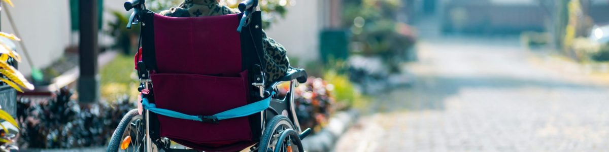 Fauteuil roulant illustrant l'accessibilité des bâtiments